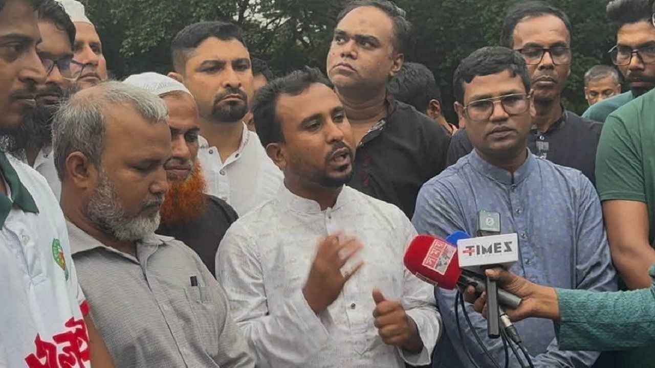 আ. লীগের রাজনীতি জুলাই শহীদদের রক্তে নিষিদ্ধ হয়ে গেছে: আবু হানিফ