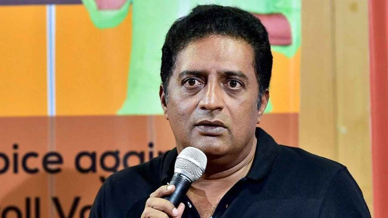শিক্ষার্থীদের বিক্ষোভে পুলিশের লাঠিচার্জ, ক্ষোভ ঝাড়লেন অভিনেতা