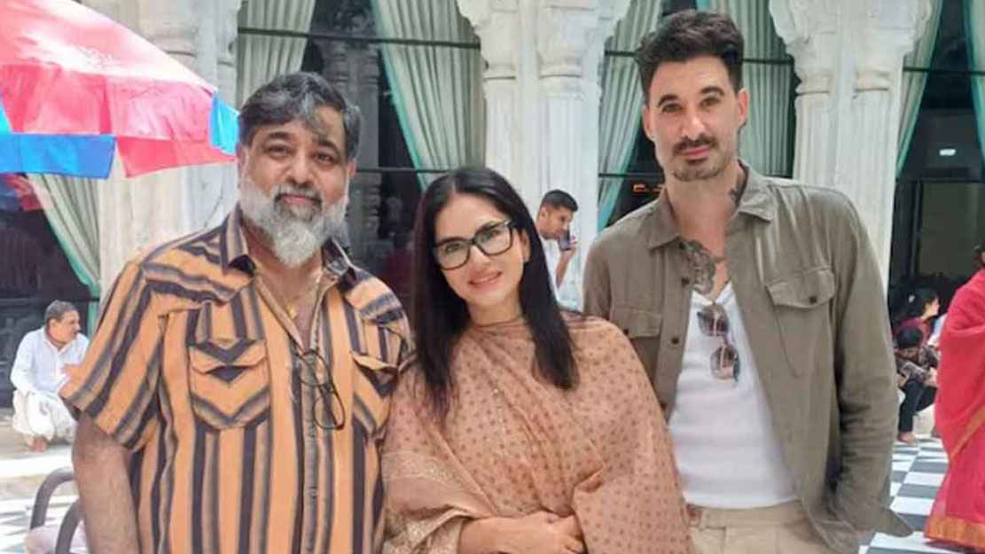 মন্দিরে সানি লিওন, তবে কি ধর্মের পথে হাঁটছেন অভিনেত্রী?