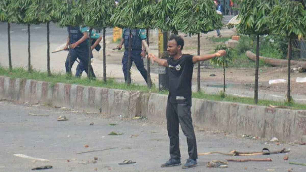 ছেলের খুনিদের রায় কার্যকর দেখে মরতে চান আবু সাঈদের বাবা-মা