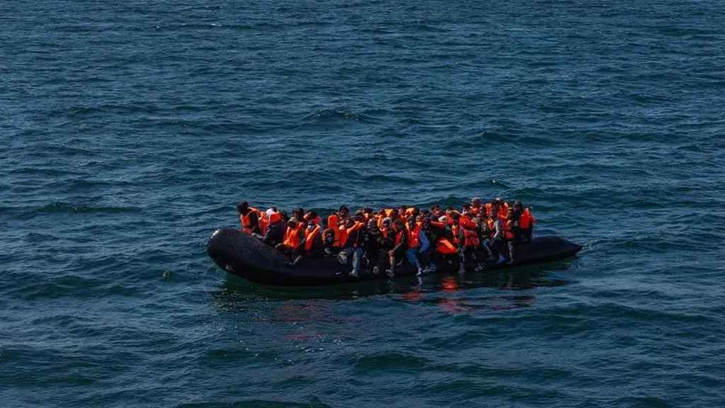যুক্তরাজ্যে আশ্রয়প্রার্থীর সংখ্যা কমে অর্ধেক