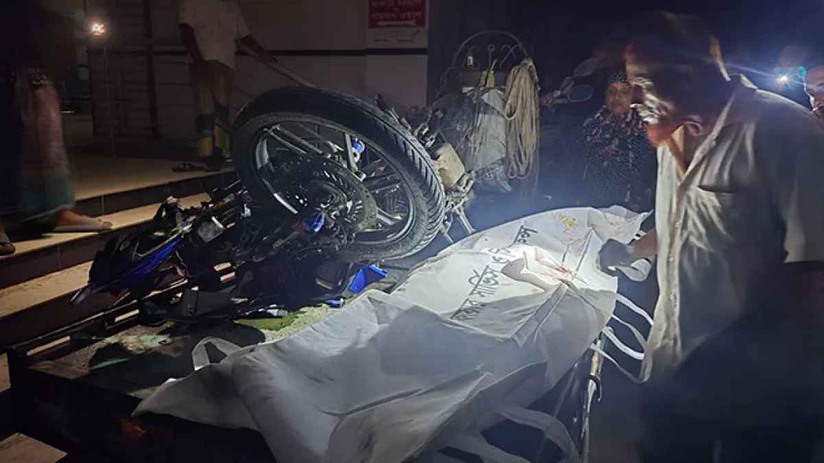 ভাঙ্গায় বাসের ধাক্কায় প্রাণ গেল মোটরসাইকেলের ৩ আরোহীর