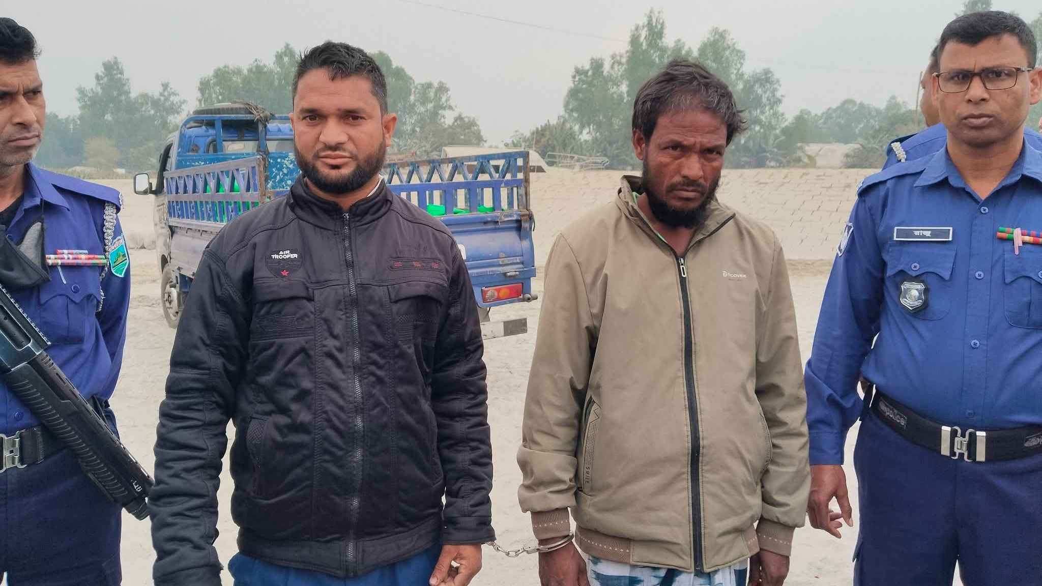 সিরাজগঞ্জে ঘোড়া জবাই করে ঢাকায় পাঠানোর সময় দুই ব্যক্তি গ্রেফতার