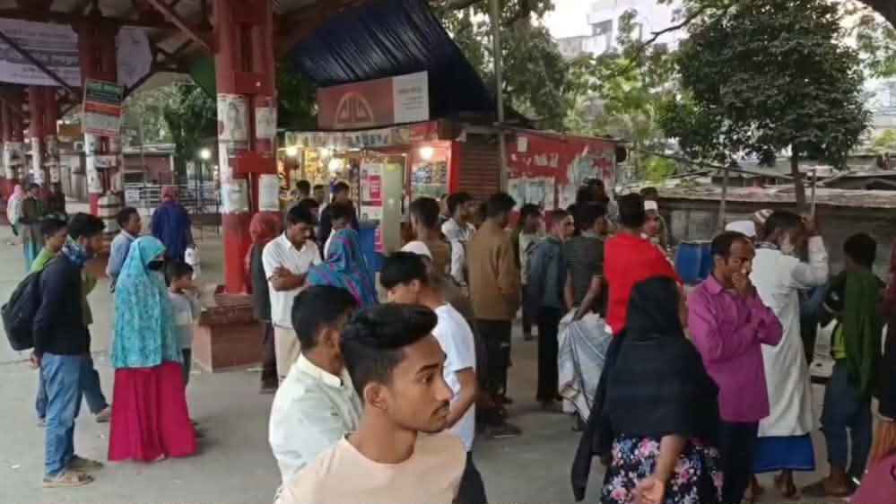 গাজীপুরে ট্রেনে কাটা পড়ে মা-শিশু নিহত