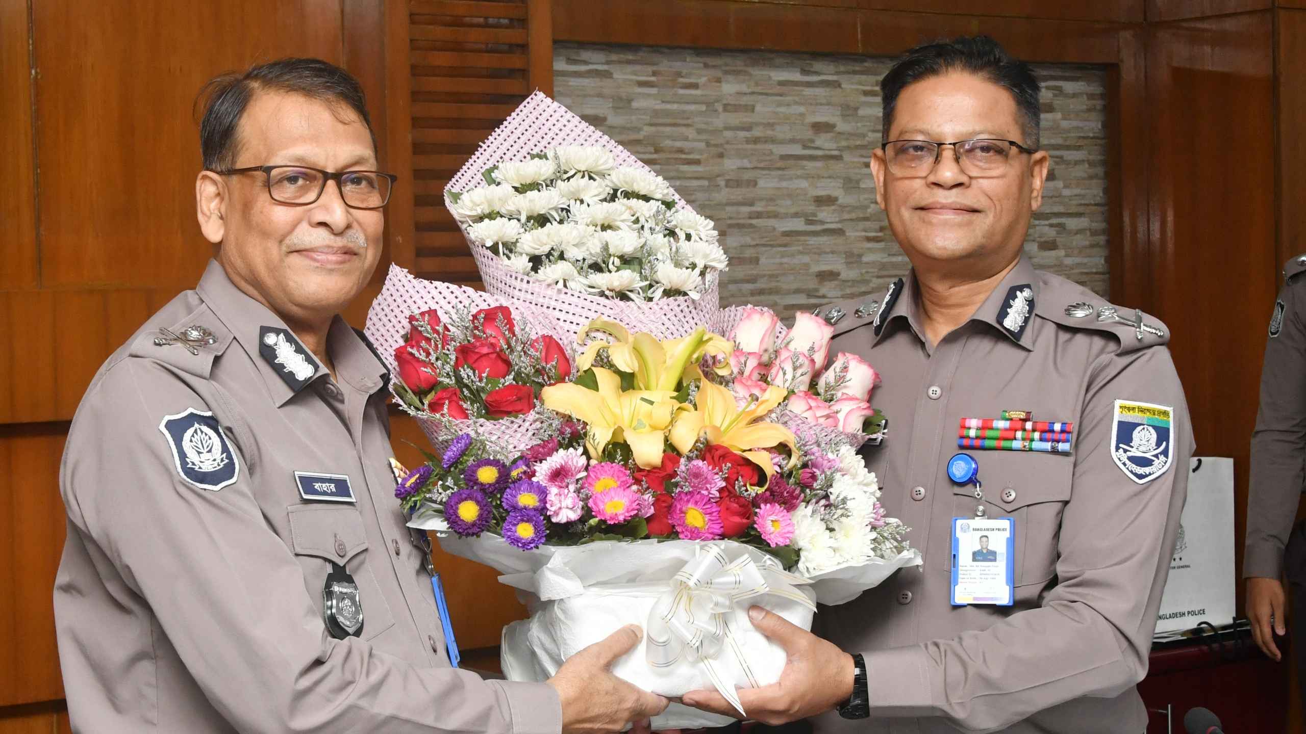 নবনিযুক্ত ও বিদায়ী আইজিপির সম্মানে সংবর্ধনা