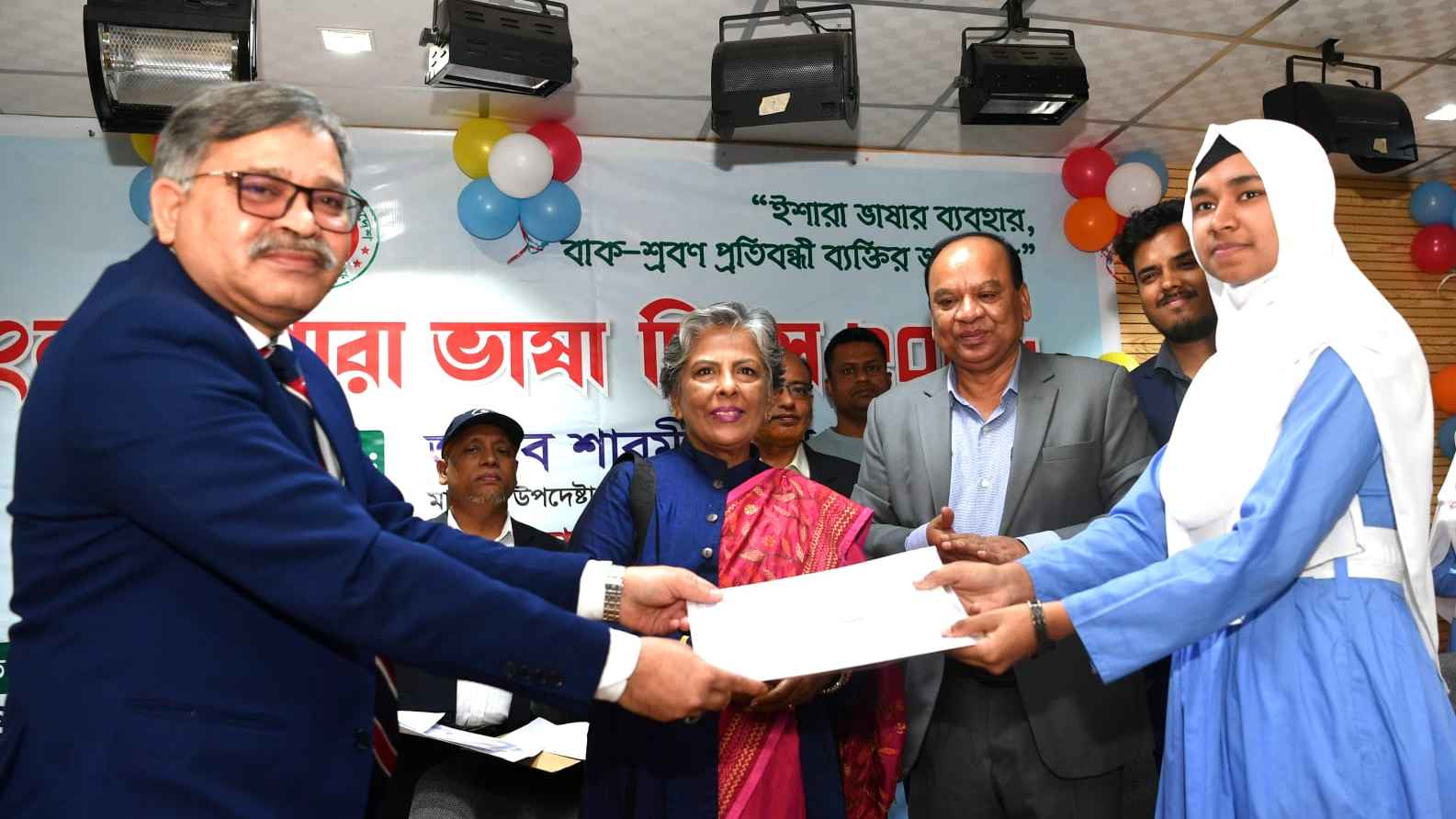 প্রতিষ্ঠানে ইশারা ভাষার ব্যবহার বাড়ানোর তাগিদ সমাজকল্যাণ উপদেষ্টার