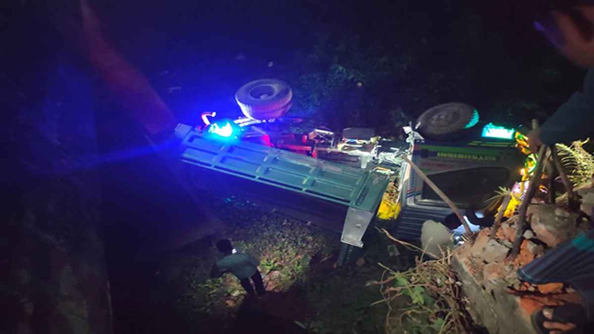 চকরিয়ায় ট্রাকের ধাক্কায় মোটরসাইকেল আরোহী বাবা–ছেলে নিহত