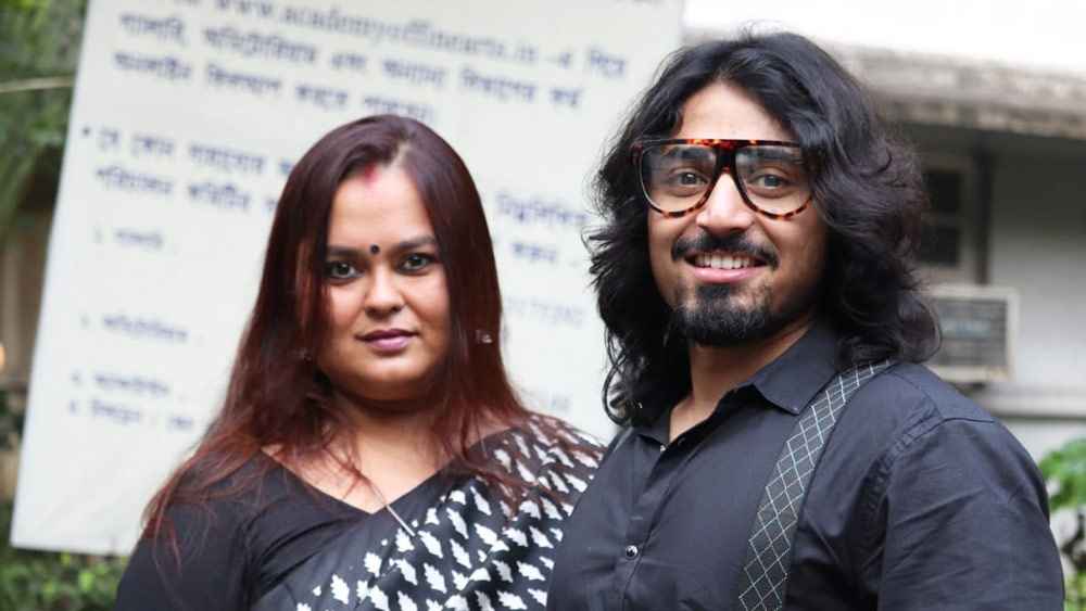 ১৭ বছরের ছোট স্বামীকে নিয়ে মুখ খুললেন অভিনেত্রী 