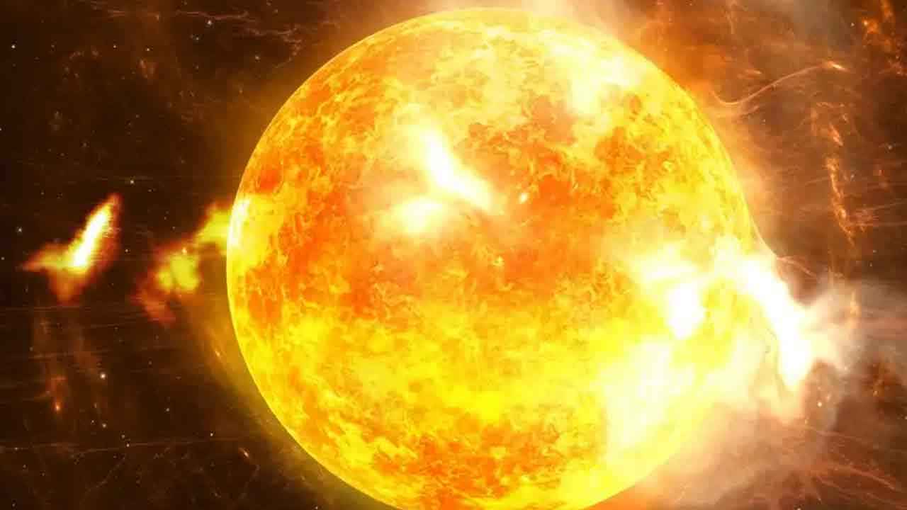 ধেয়ে আসছে শক্তিশালী সৌরঝড়: ‘রেডিও ব্ল্যাকআউট’র শঙ্কা