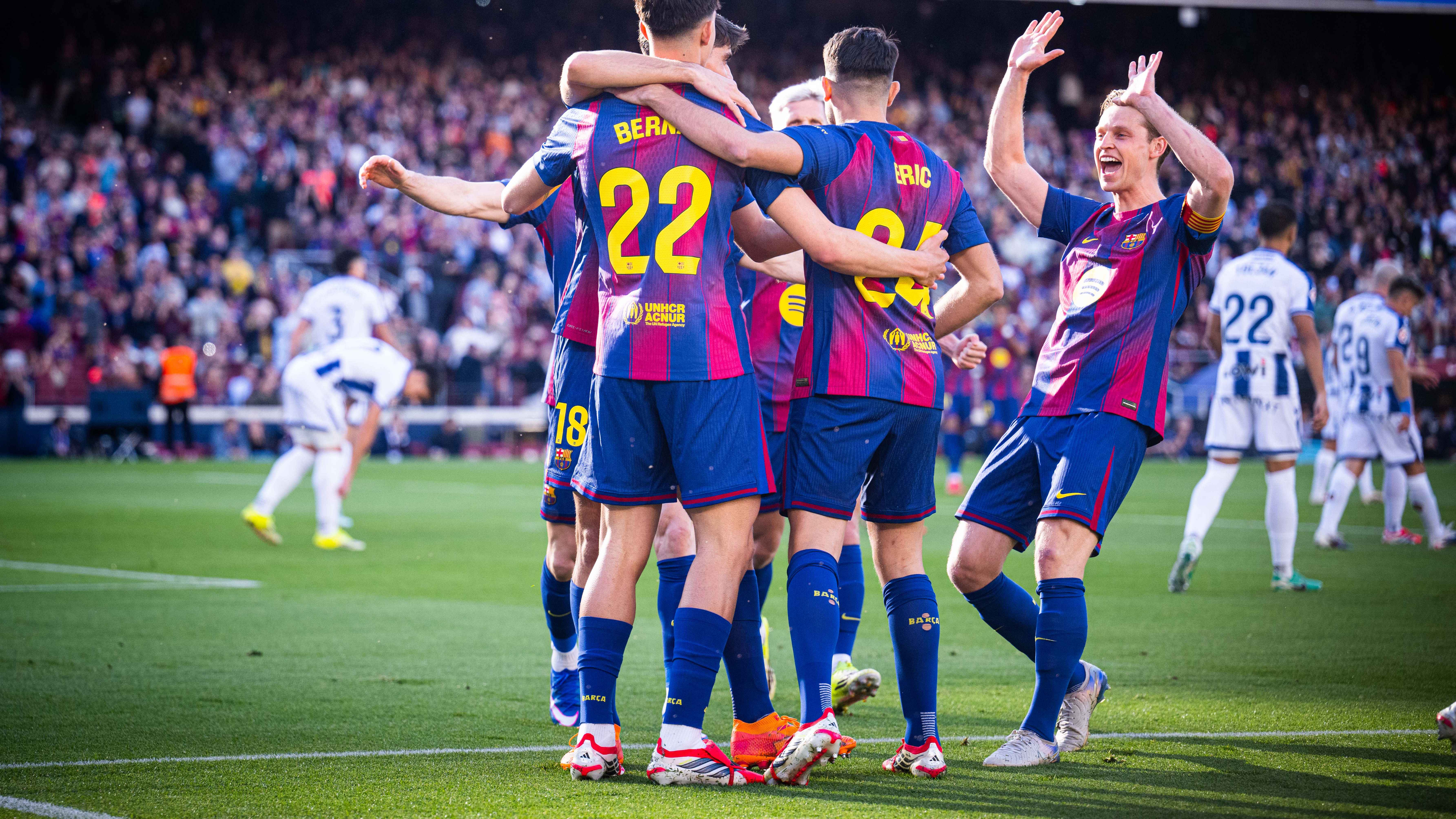 দাপুটে জয় ফের শীর্ষে বার্সেলোনা