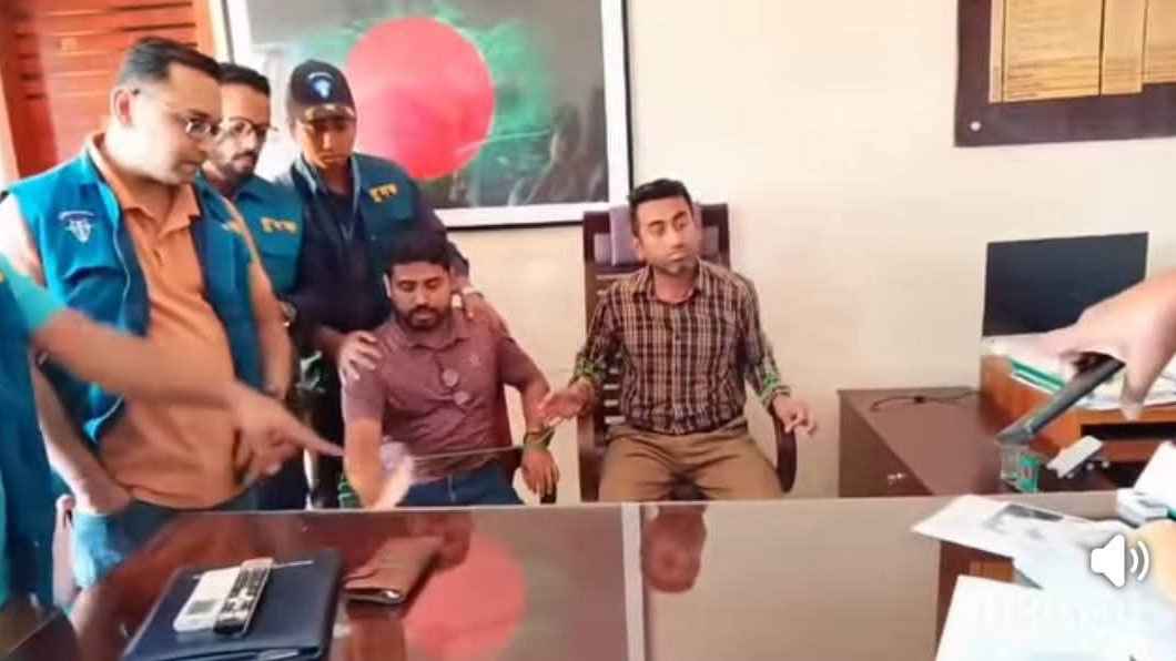 ঘুষের লাখ টাকাসহ সোনাগাজী উপজেলা প্রকল্প কর্মকর্তা দুদকের হাতে আটক