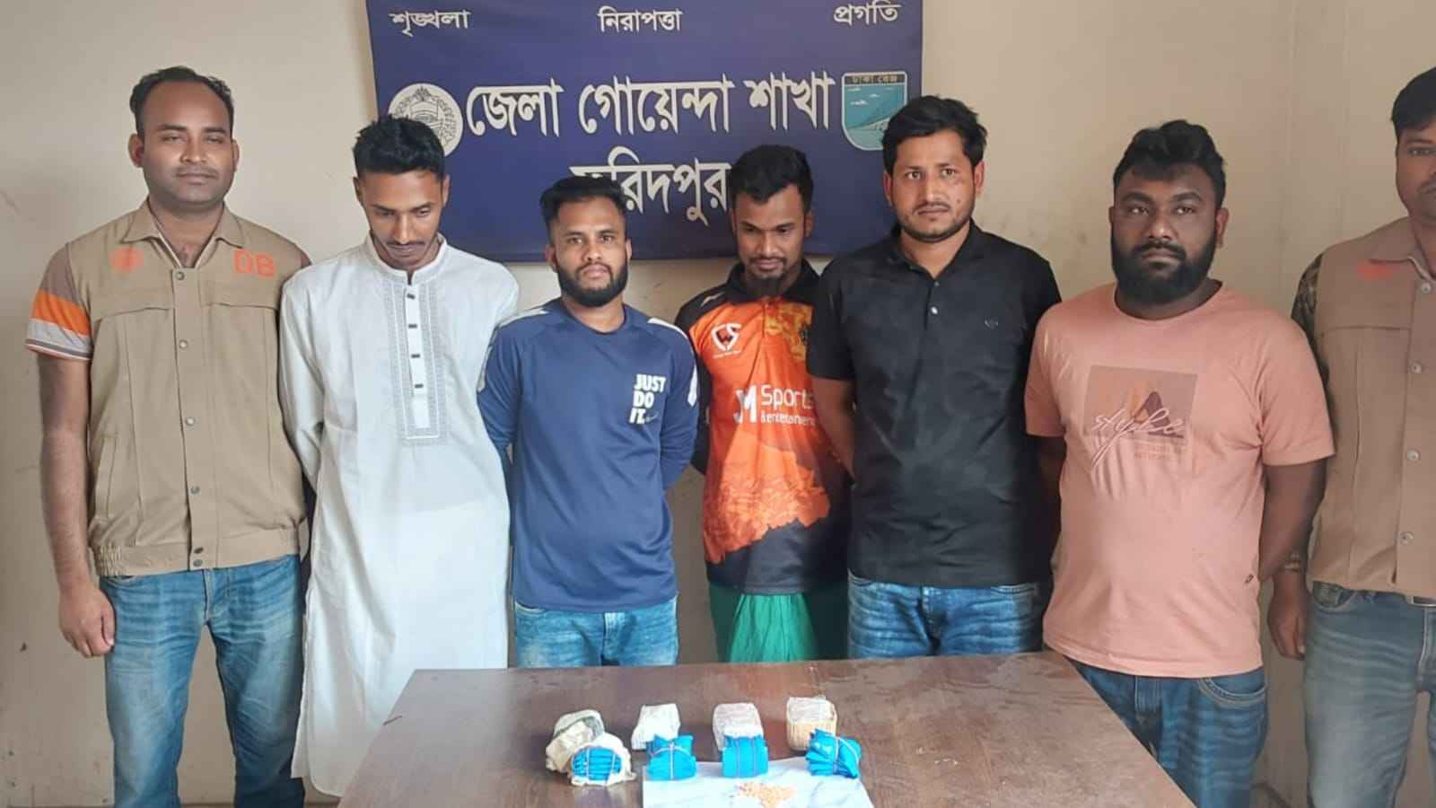 ফরিদপুরে ১০ হাজার ইয়াবাসহ মাদক চক্রের ৫ সদস্য গ্রেফতার