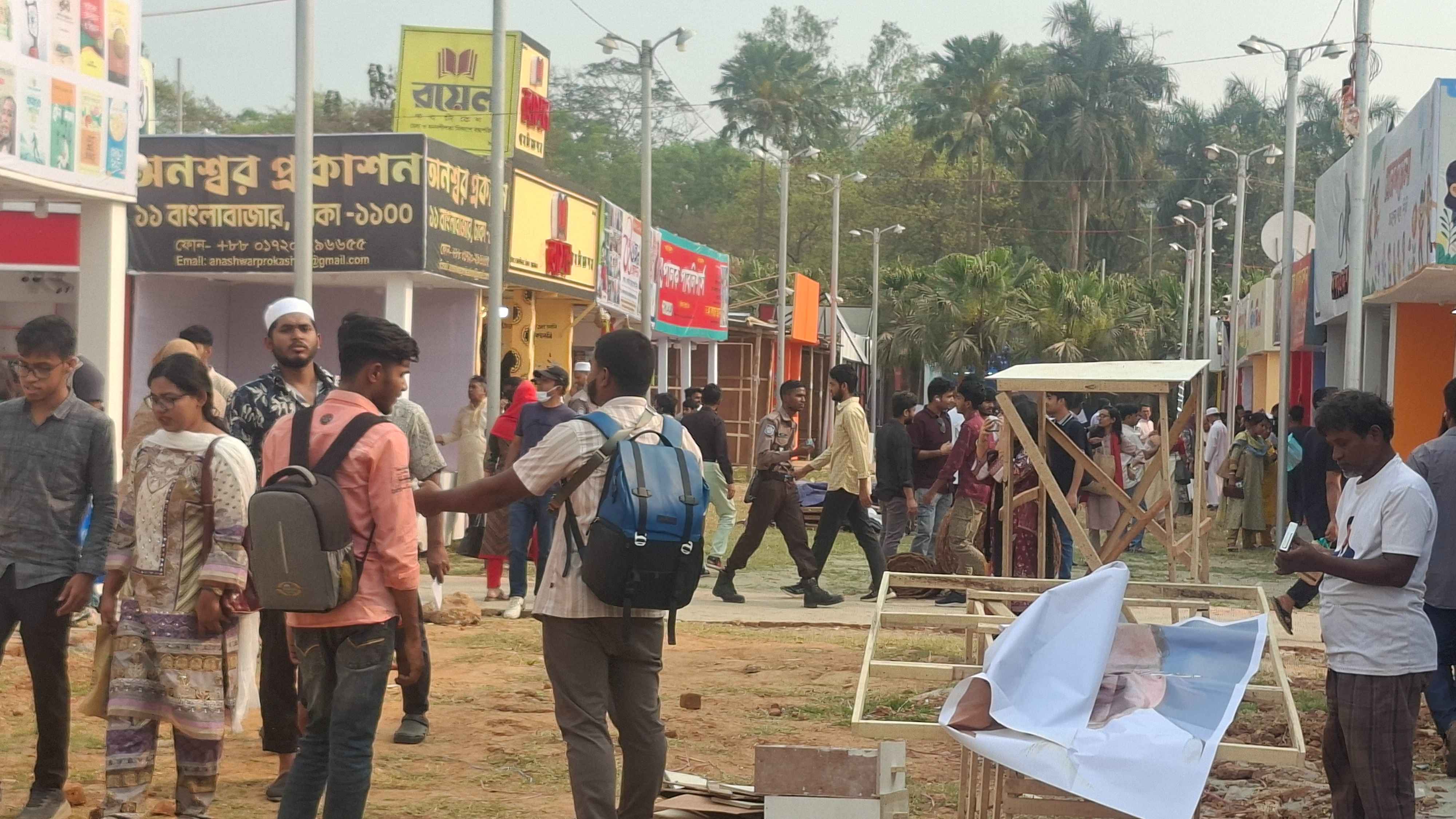 দ্বিতীয় দিনেও অগোছালো বইমেলা প্রাঙ্গণ