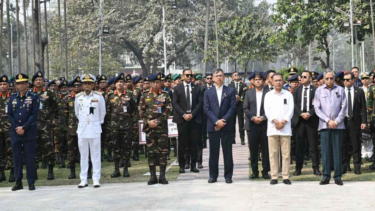 পিলখানায় নিহত সেনাদের প্রতি রাষ্ট্রপতি ও প্রধানমন্ত্রীর শ্রদ্ধা