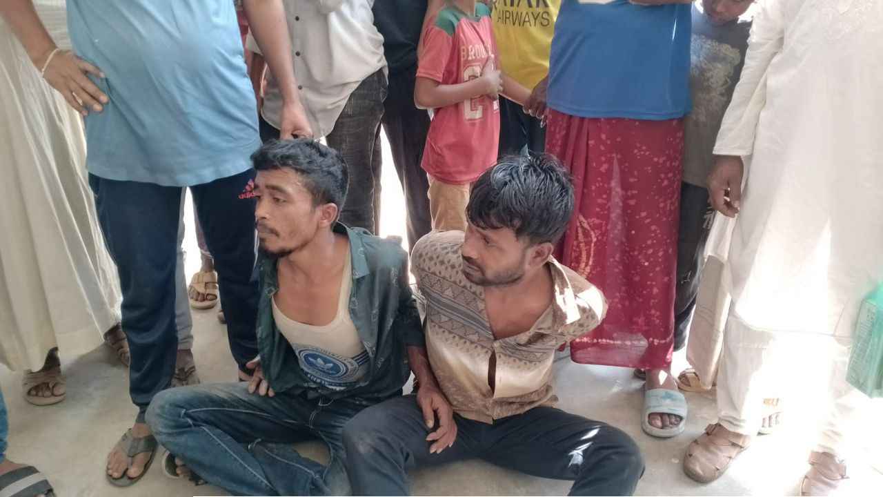 পটুয়াখালীতে ত্রাণের প্রলোভনে স্বর্ণালংকার হাতিয়ে নেওয়ার চেষ্টা, আটক ২