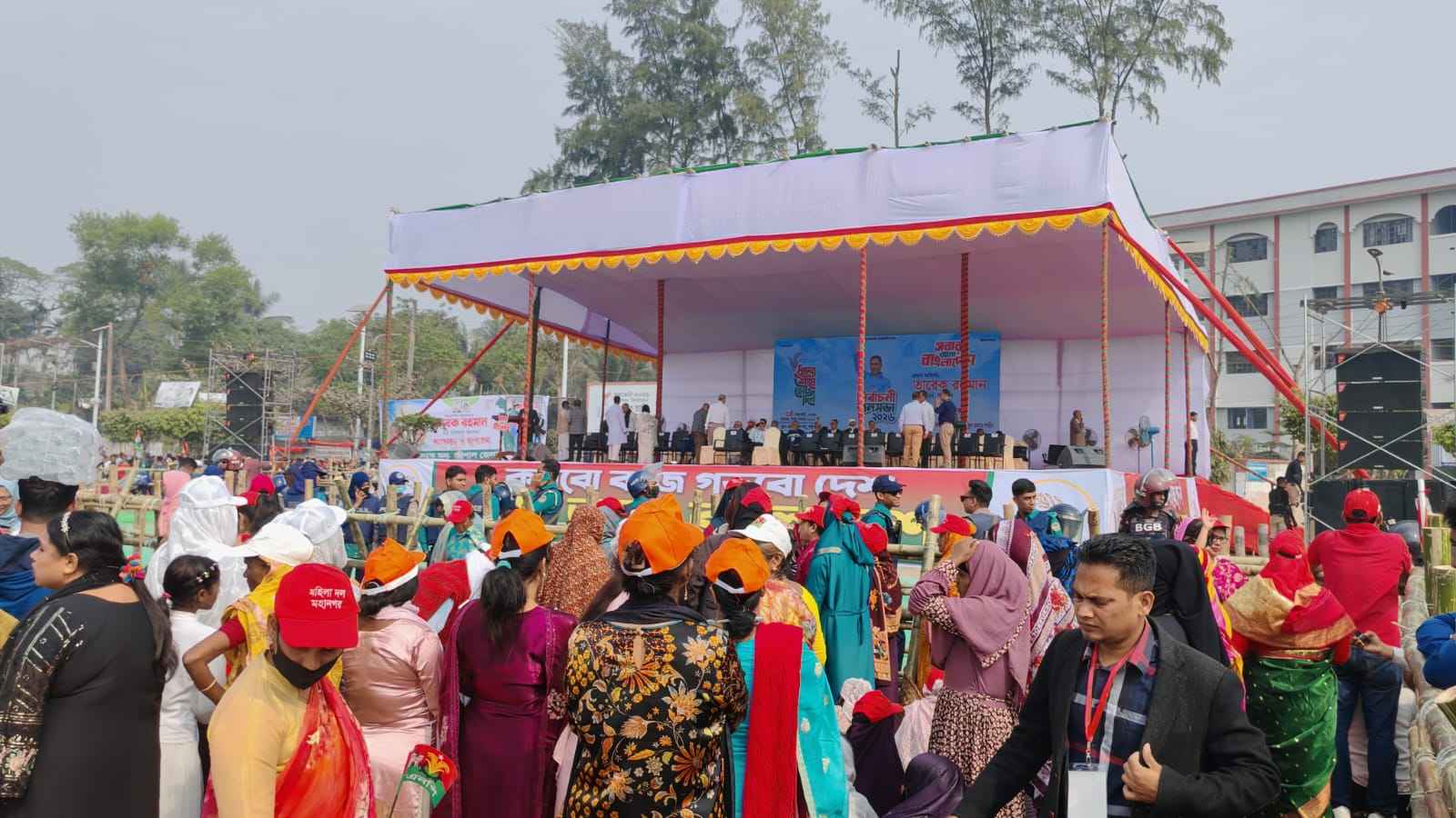 বরিশালে তারেক রহমানের জনসমাবেশে জড়ো হচ্ছেন নেতাকর্মীরা