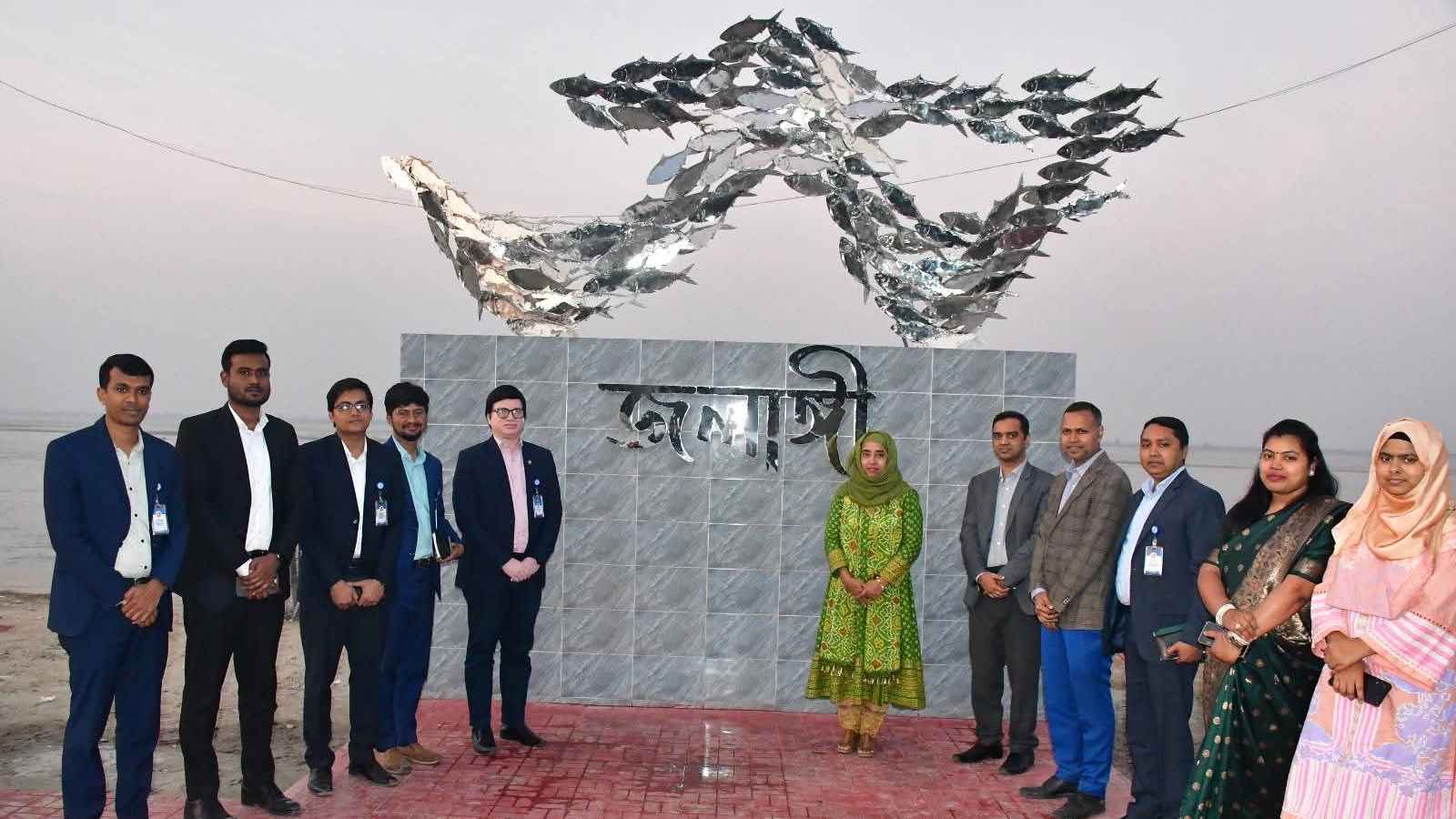 পদ্মার পাড়ে দৃষ্টিনন্দন ইলিশের ভাস্কর্য ‘জলাঙ্গী’ উদ্বোধন