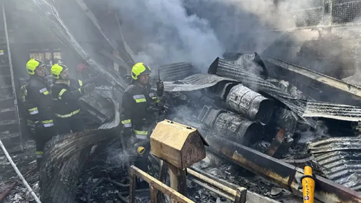 ইরানে ফলের বাজারে সামরিক হেলিকপ্টার বিধ্বস্ত, নিহত ৪