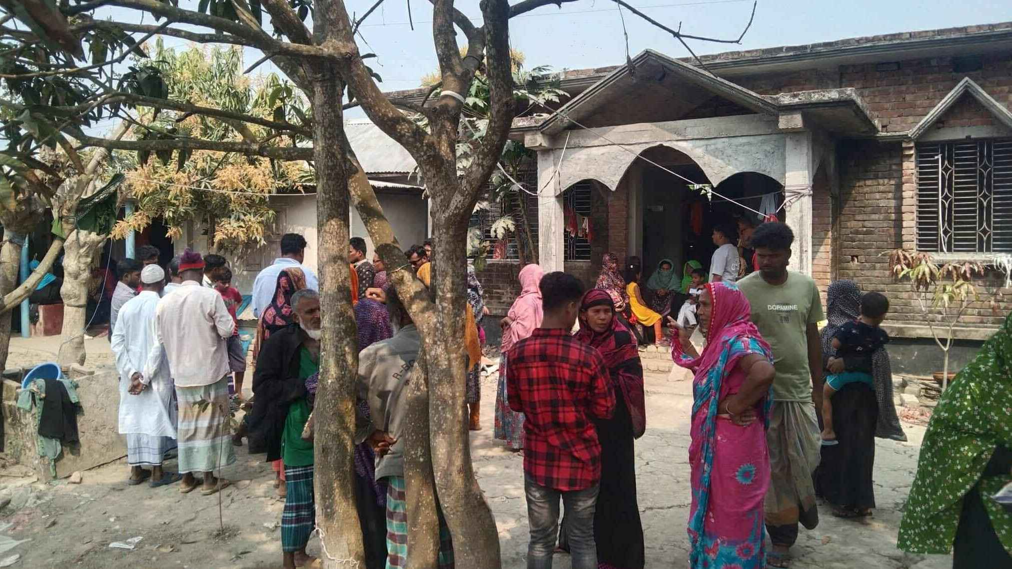 নড়াইলে আধিপত্য বিস্তার নিয়ে দু’পক্ষের সংঘর্ষ নিহত বেড়ে ৫