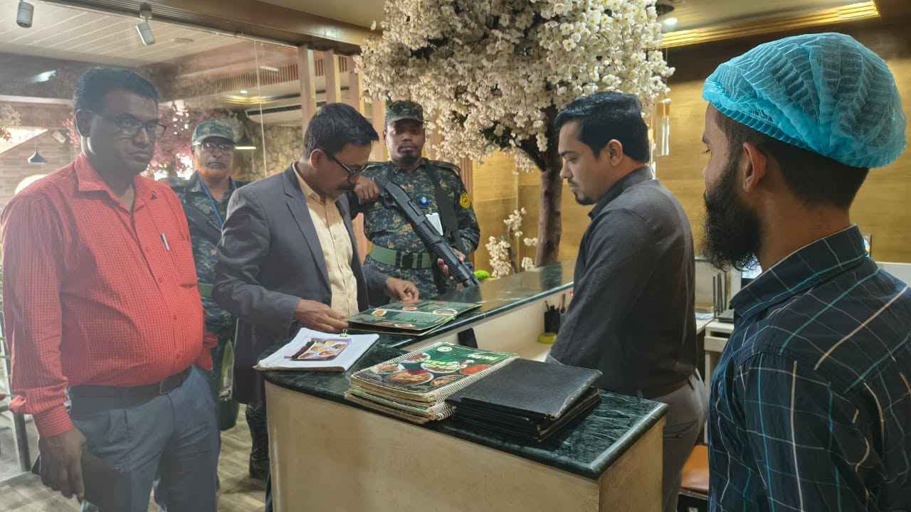 মেয়াদোত্তীর্ণ বন দিয়ে স্যান্ডউইচ তৈরি, সুইট গ্রিনকে জরিমানা