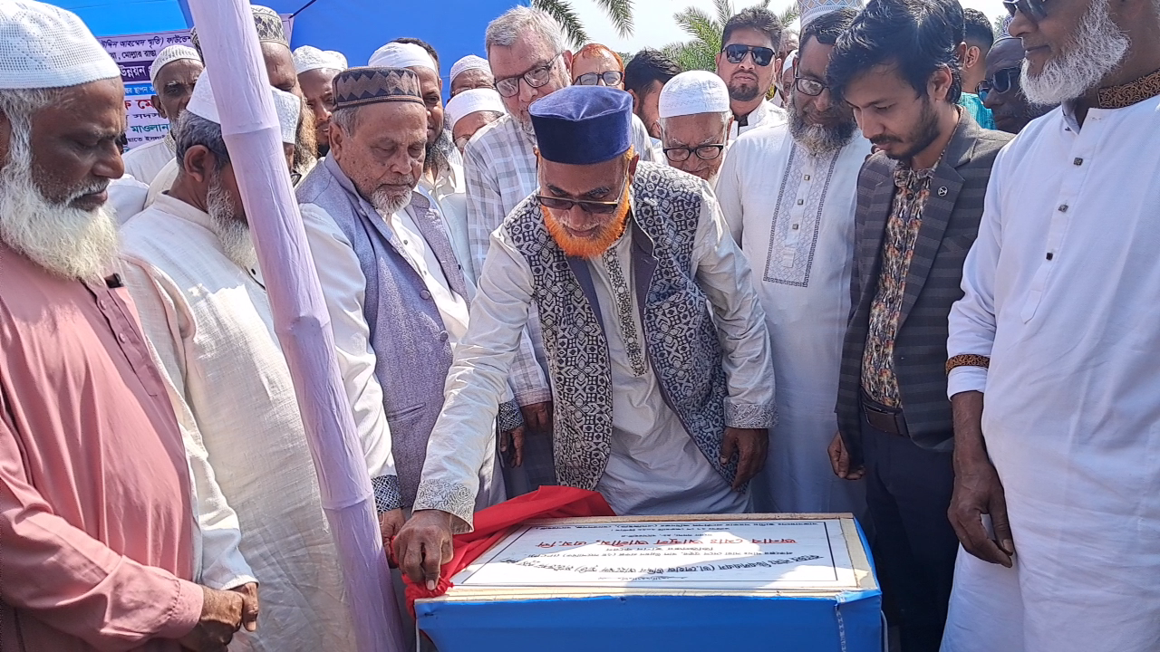 মোরেলগঞ্জে পুকুর খনন প্রকল্পের কাজ উদ্বোধন করলেন এমপি আব্দুল আলীম