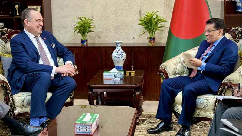 বাংলাদেশের পাশে থাকার অঙ্গীকার মার্কিন রাষ্ট্রদূতের