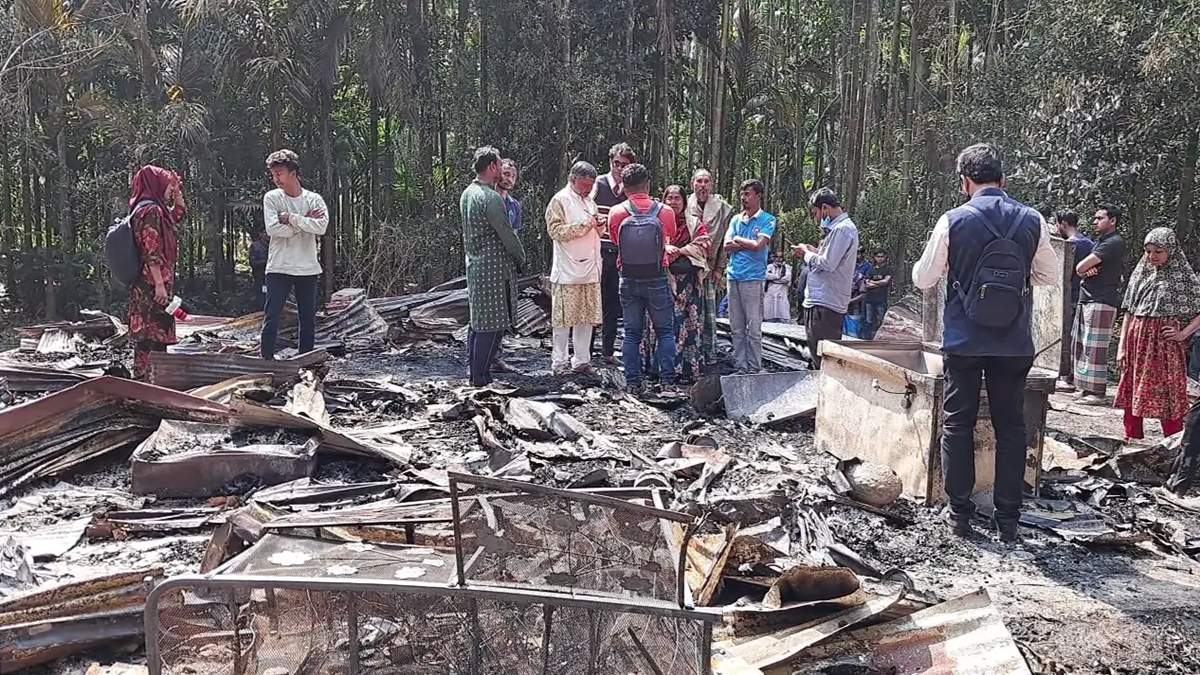 মোরেলগঞ্জে স্কুল শিক্ষিকার বসতবাড়ি আগুন দিল দুর্বৃত্তরা