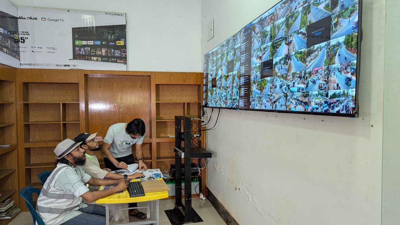 শরীয়তপুর শহরের ১৪ কিমি জুড়ে এআই প্রযুক্তির সিসিটিভি ক্যামেরা স্থাপন