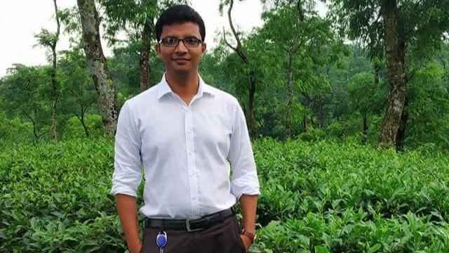 নওগাঁয় হাসপাতালের সামনে থেকে রাজস্ব কর্মকর্তার মরদেহ উদ্ধার