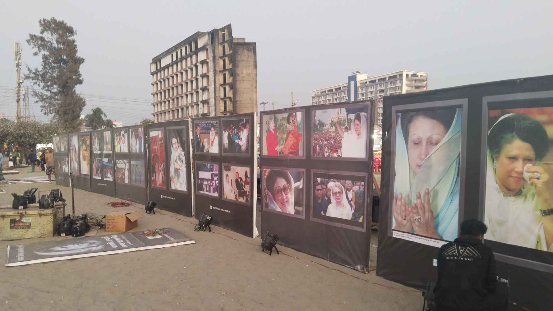 কক্সবাজার সমুদ্রসৈকতে খালেদা জিয়ার জীবনী নিয়ে আলোকচিত্র প্রদর্শনী