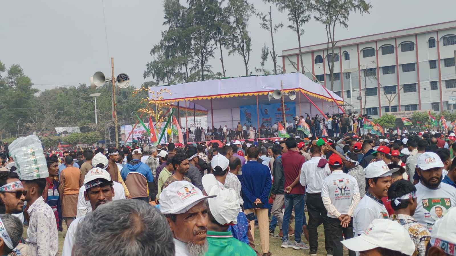 বরিশালের জনসভায় তারেক রহমান