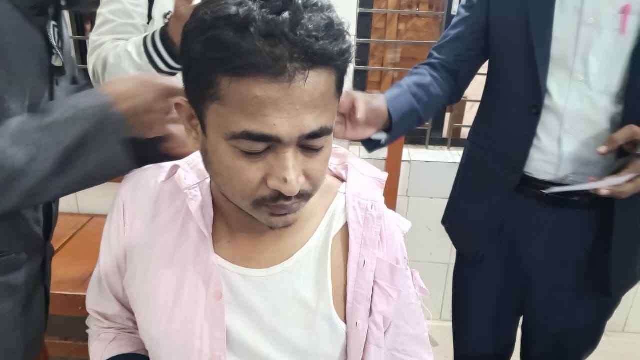 বাউফলে রূপালী ব্যাংকের ক্যাশিয়ারকে কুপিয়ে জখম