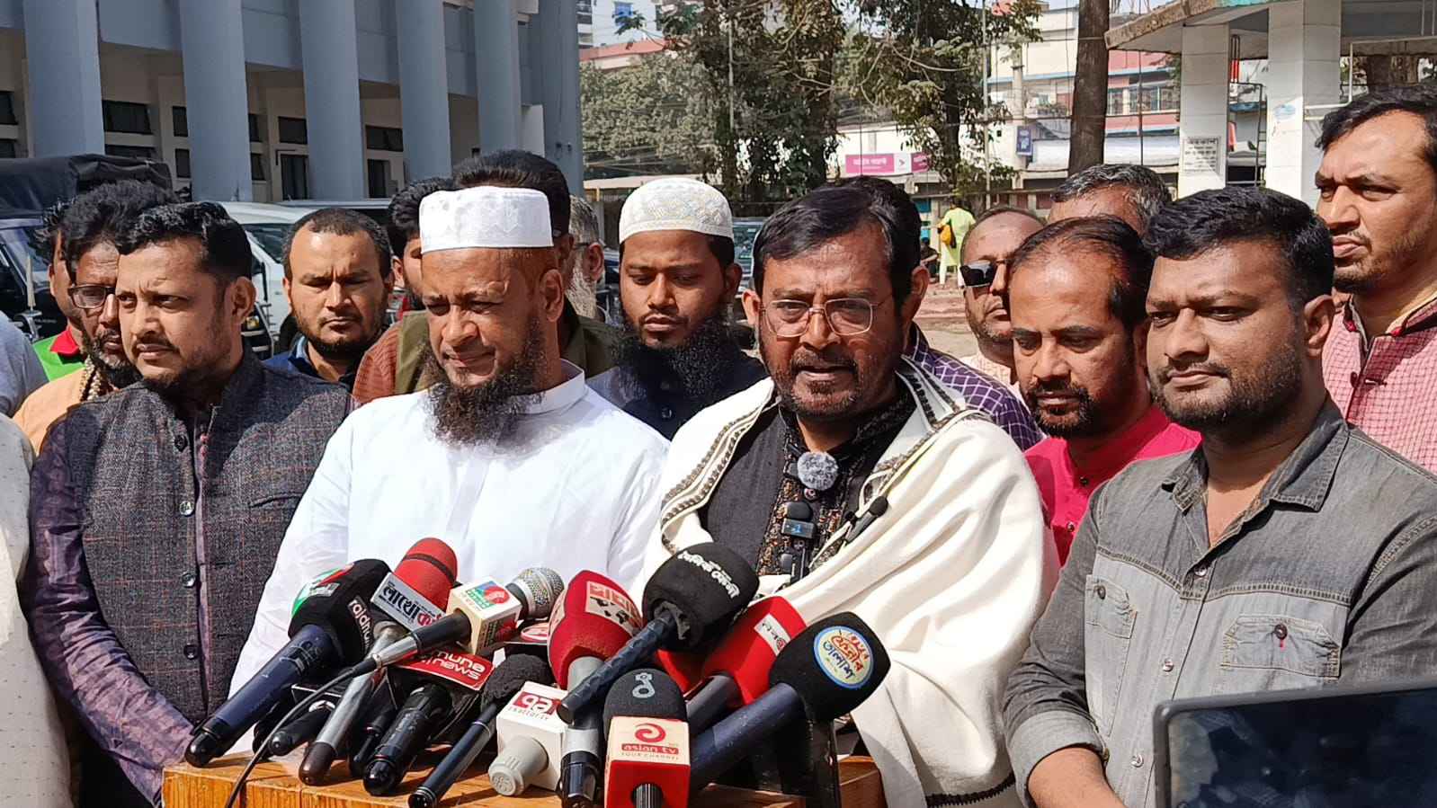 ফেনীতে প্রশাসনিক কর্মকর্তাদের বিরুদ্ধে পক্ষপাতিত্বের অভিযোগ