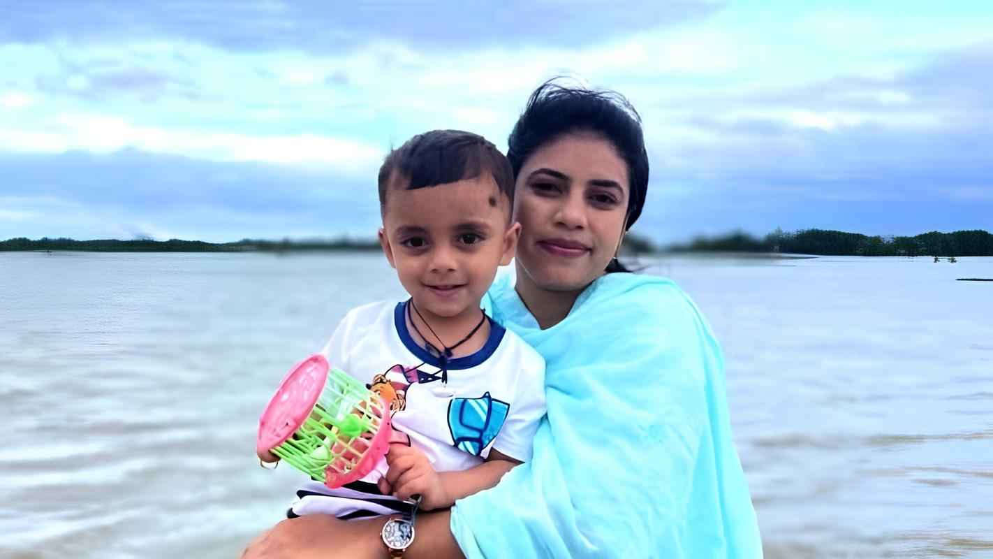 রাজধানীতে দগ্ধ নেত্রকোনার শিক্ষিকা নিহত, স্বামী-সন্তান-ভাই সঙ্কটাপন্ন