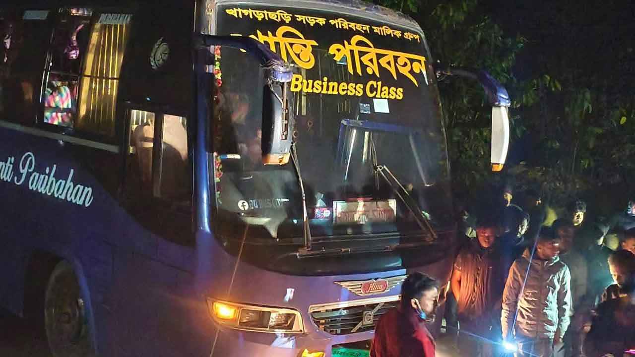 খাগড়াছড়িতে বাসের চাপায় মোটরসাইকেল চালক নিহত, আহত ১