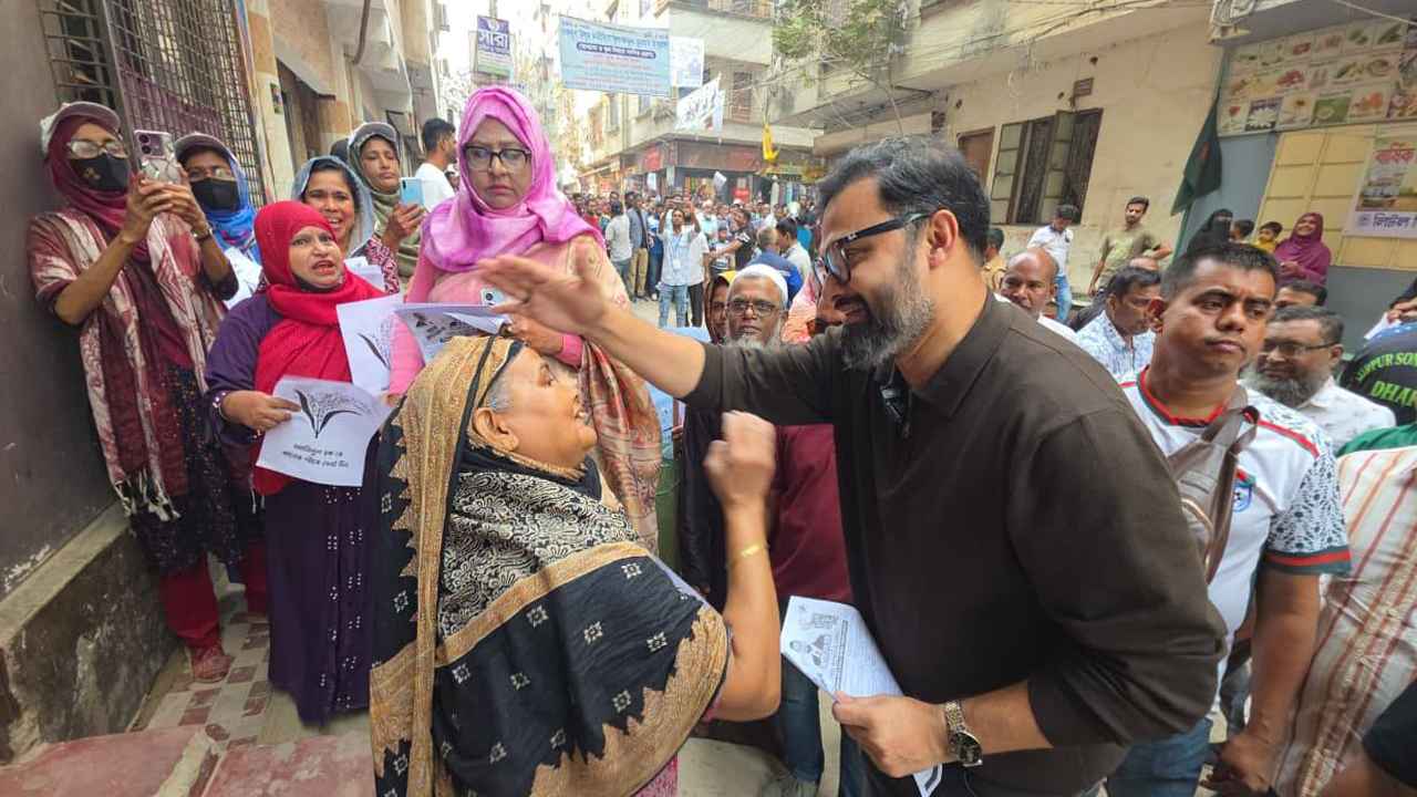 একটি দল ক্ষমতার মোহে পড়ে ভোটারদের মধ্যে বিভ্রান্তি ছড়াচ্ছে: আমিনুল হক