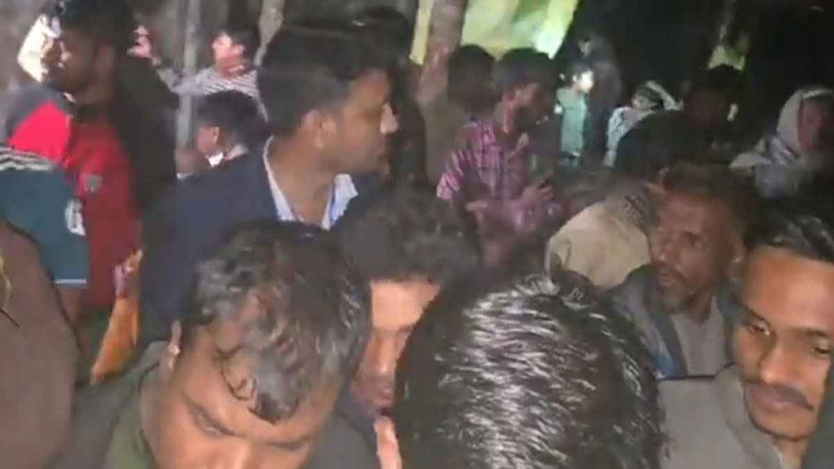 ফেনীতে ভোট দেওয়ায় স্ত্রীকে তালাক