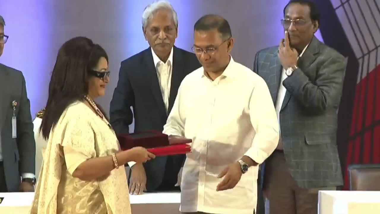 একুশে পদক পেলেন ৯ বিশিষ্ট ব্যক্তি ও ওয়ারফেজ