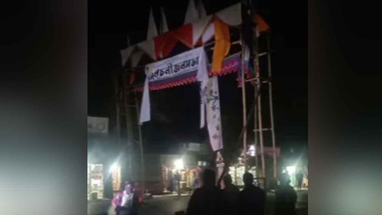 চাঁপাইনবাবগঞ্জে জামায়াত আমিরের আগমন ঘিরে নির্মিত তোরণ ভেঙে দিল প্রশাসন