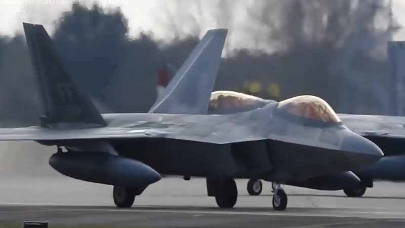 যুক্তরাষ্ট্রের এক ডজন এফ-২২ স্টিলথ ইসরায়েলে