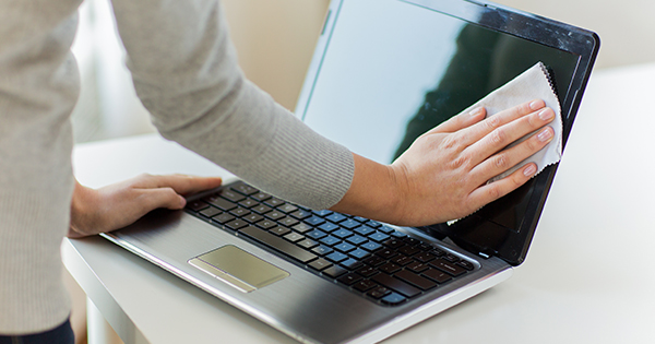 How_to_clean_laptop_screen_-_600_x_315 How_to_clean_laptop_screen_-_600_x_315