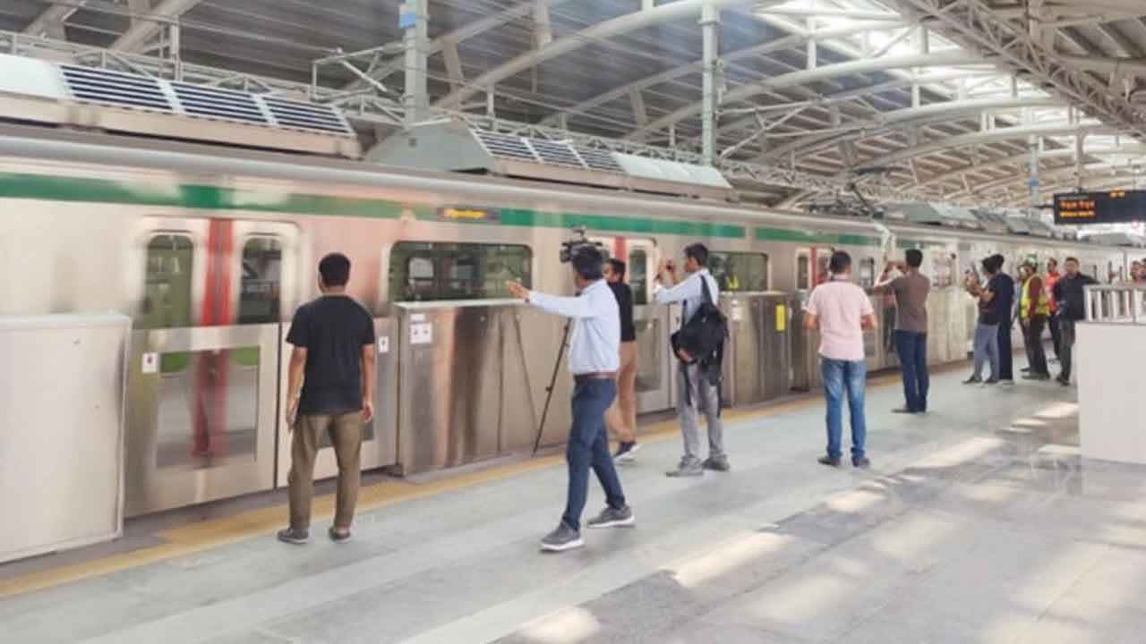 অনুমতি ছাড়া মেট্রোরেলে ভিডিও-ছবি তোলা নিষিদ্ধ