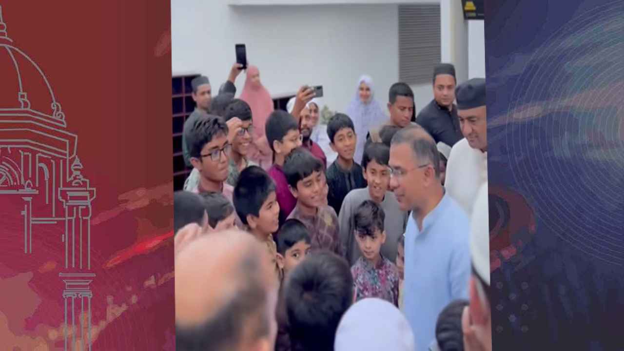 প্রধানমন্ত্রীর সঙ্গে শিশুদের খুনসুটি, ‘আংকেল, রোজা রাখছেন?’