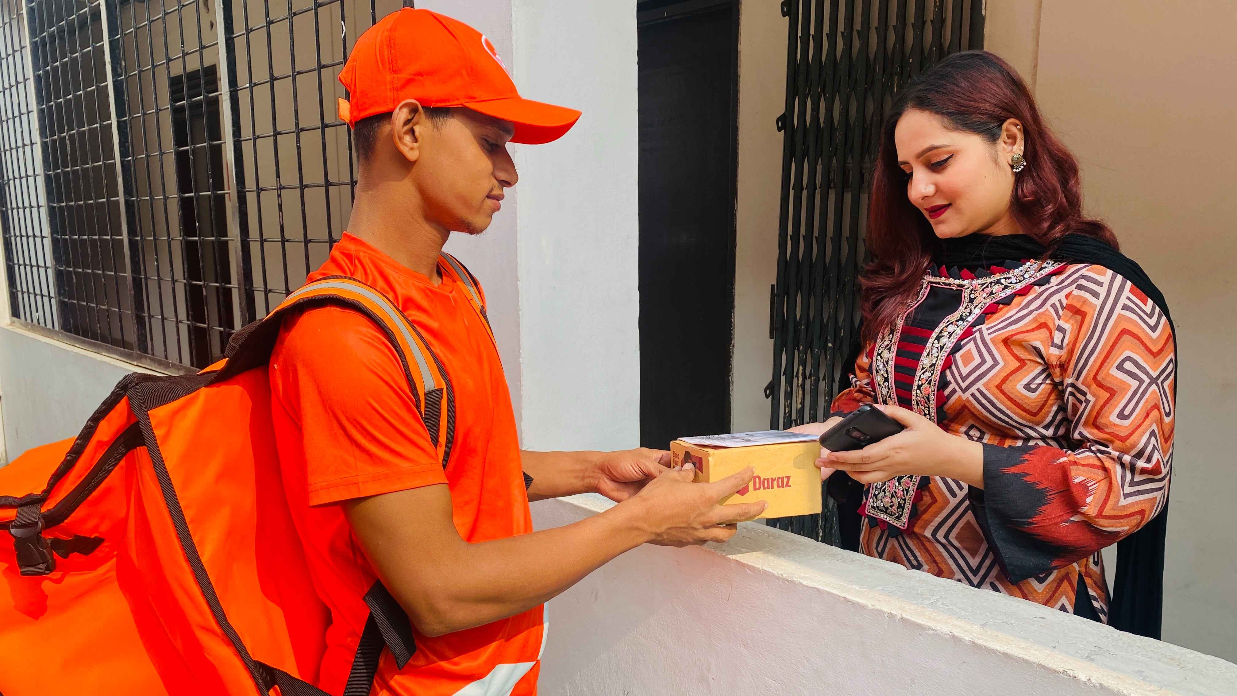 দারাজের রমজান অফারে সর্বোচ্চ ৮০% পর্যন্ত ছাড়ে কেনাকাটার সুযোগ