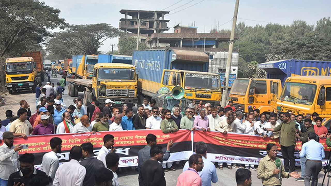 চট্টগ্রাম বন্দরে অনির্দিষ্টকালের কর্মবিরতি ঘোষণা