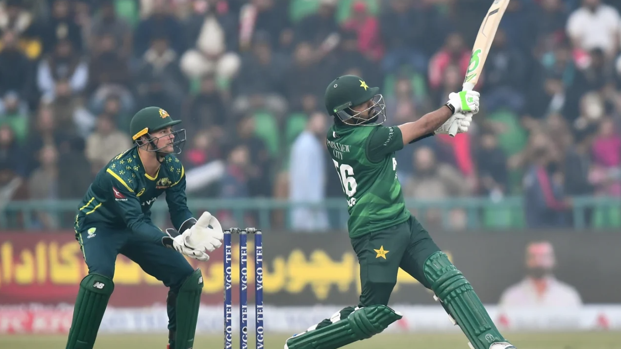 কোহলিকে টপকে আরও এক রেকর্ড বাবর আজমের