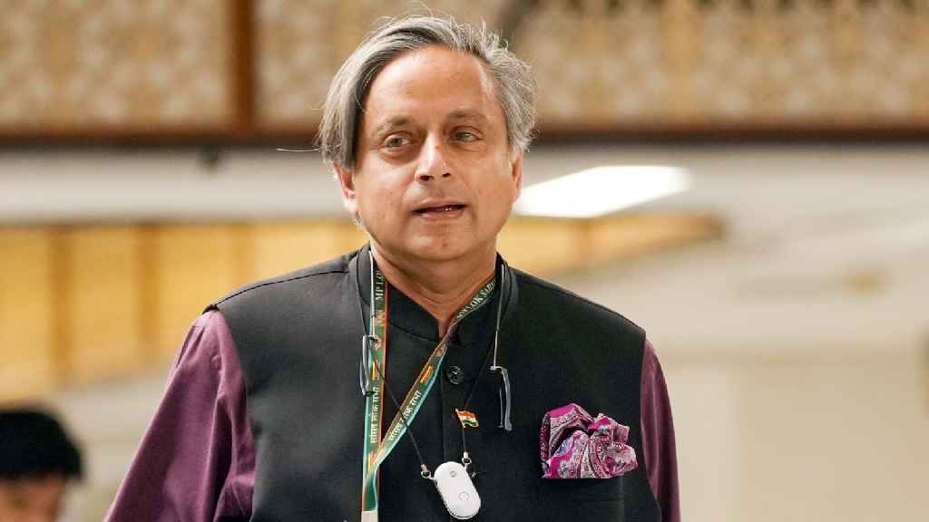 ভারত-পাকিস্তান-বাংলাদেশ বিভেদ ভুলে এক থাকা উচিত: শশি থারুর