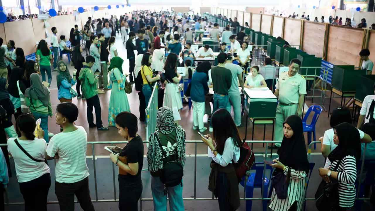 থাইল্যান্ডে আজ হচ্ছে সংসদ নির্বাচন ও গণভোট