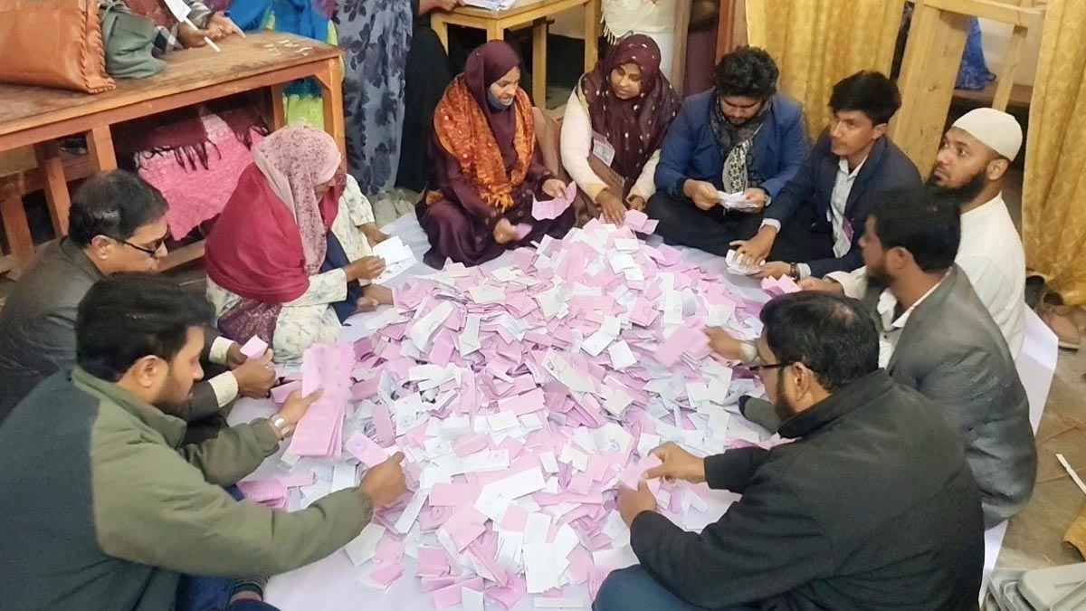 ঠাকুরগাঁওয়ে ভোটগ্রহণ শেষ, চলছে গণনা