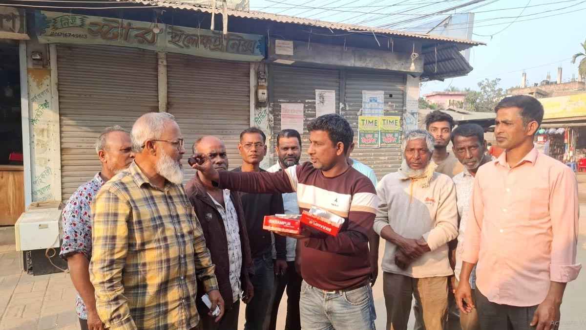 মির্জা ফখরুল স্থানীয় সরকারমন্ত্রী হওয়ার খবরে ঠাকুরগাঁওয়ে মিষ্টি বিতরণ